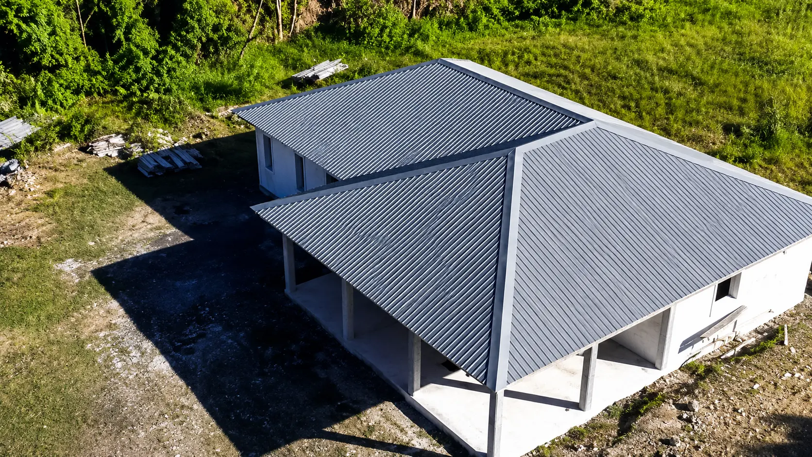 Couverture bac acier sur maison neuve